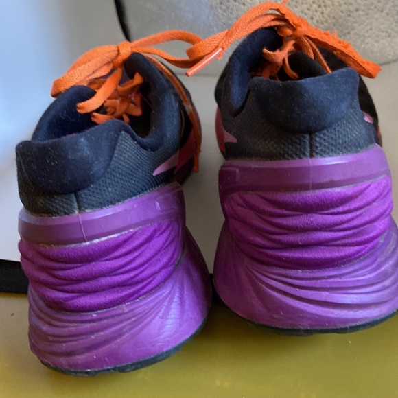 Nike size 6y shows light wear especially on ties Could use new ones - Picture 2 of 7